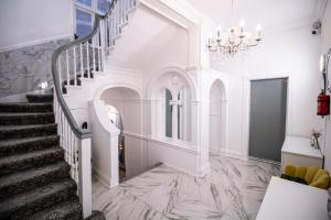 Luxurious 1-Bedroom Penthouse on Oxford Street 11G