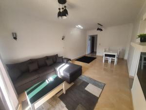 Stylish and luxurious apartment 2