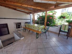 Apartment Mirjana with Sea View