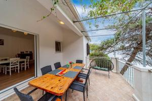 Robinson House Zrnovo (3637)