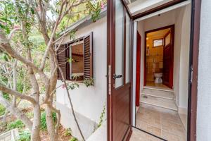 Robinson House Zrnovo (3637)