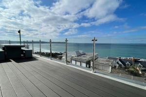 Seasalt - Beach Front Apartment