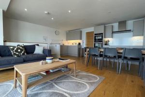 Seasalt - Beach Front Apartment