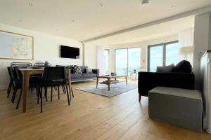 Seasalt - Beach Front Apartment