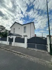 Luxueuse Villa Neuve avec Jardin - 贝宗