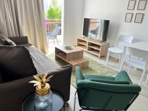 Margarita Gardens two 1bed flats 500m from sea