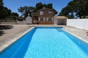 Grande chambre d'hôte dans maison provençale avec piscine - Cavaillon