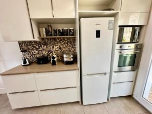 CASSIS LOVERS AND BABY Option Parking