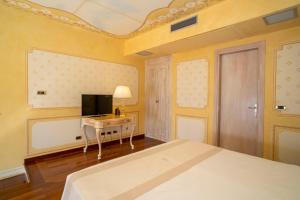 Suite with Sea View room in Suite Hotel Nettuno
