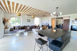 Lovely villa with pool - panoramic sea view