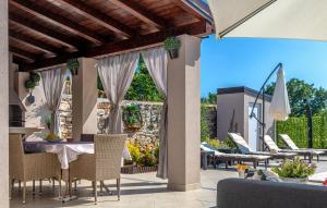 Gorgeous Home In Kresini With Wifi 