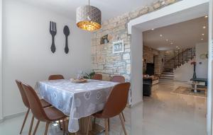 Gorgeous Home In Kresini With Wifi