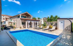 Gorgeous Home In Kresini With Wifi