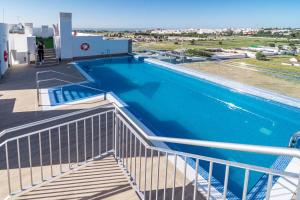 JG51B - 3 bedroom flat with gym & rooftop pool