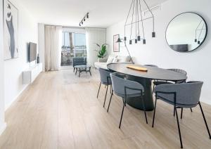 JG51B - 3 bedroom flat with gym & rooftop pool