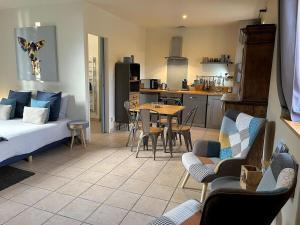 Appartements L'atelier casse-noisettes-gitesdanslain : photos des chambres