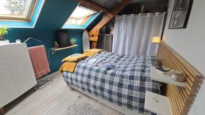 Sejours chez l'habitant Chambres privees avec piscine partagees et cuisine partagee a 20 minutes de Paris et 40 minutes de disneyland : photos des chambres