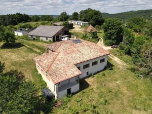 B&B / Chambres d'hotes Chambre KIKO - Vue sur jardin et montagne AURIGNAC : photos des chambres