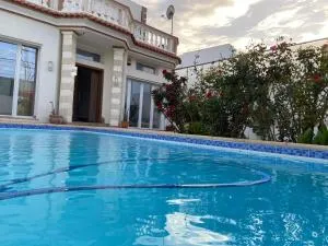 Maison de standing avec piscine au bord de mer 250m2 - Zehana