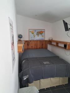 Maisons de vacances petit studio independant dans jardin avec parking et portail electrique : photos des chambres