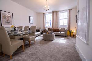 Mayfair Maisonette Chic Spacious 2-Bed - 33A