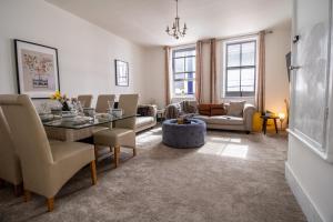 Mayfair Maisonette Chic Spacious 2-Bed - 33A