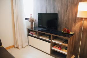 Apê Bienal Suits, arrumação, manobrista e piscina