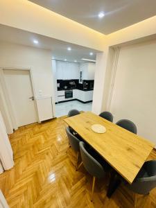 Renovated Central 3 Bedroom Apartment
