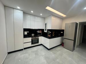 Renovated Central 3 Bedroom Apartment