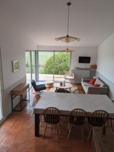 Maisons de vacances La maison des coteaux - Gite avec vue d-exception : photos des chambres