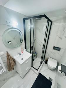 Renovated Central 3 Bedroom Apartment