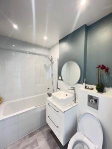 Apartment HOME in Paris with View, 15min to center