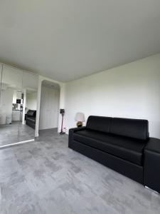 Apartment HOME in Paris with View, 15min to center