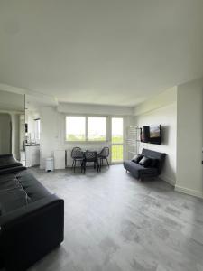 Apartment HOME in Paris with View, 15min direct to center