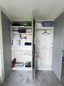 Apartment HOME in Paris with View, 15min direct to center