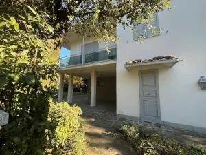 Casa Bianca con giardino - Formigine