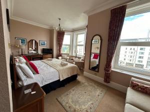 King Room with Sea View room in 17 Wilmington Square