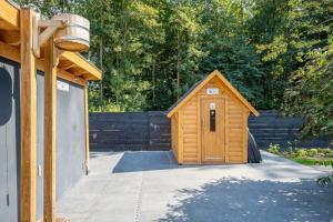 Blue Tiny House met Outdoor Wellness