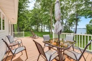 Spacious Detroit Lakes Home with Private Deck! - Frazee