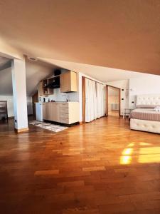 Appartamento mansardato con vista lago