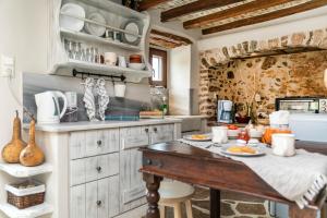 Peratsi Stone Houses