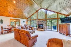 Pennsylvania Cabin Hideaway Hot Tub and Deck! - Belleville