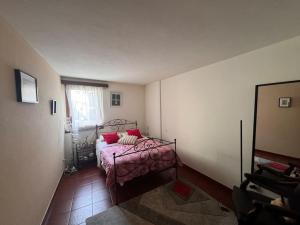 Casa indipendente con terrazzo e posto auto