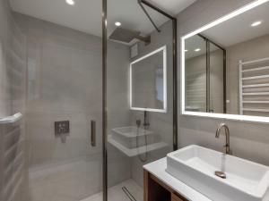 Appartement moderne à Courchevel 1850 avec accès direct aux pistes - FR-1-564-104