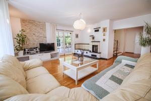 Holiday Home Slavc with 4 Bedrooms 