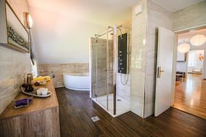 Holiday Home Slavc with 4 Bedrooms 