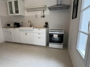 Maisons de vacances La Milliere - Piscine & campagne - Bonchamps : Maison 3 Chambres