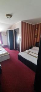 Triple Room room in Hotel Class Ploiesti