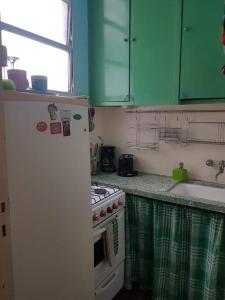 Departamento en el Centro de la ciudad , acogedor luminoso, wifi y servicios incluidos