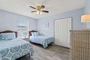 Fully Equipped Beach Paradise! Walk to Beach!